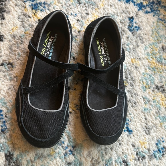 Skechers Relaxed Fit Memory Foam Shoes Mary Janes Black Size 5 Great condition - Picture 2 of 12